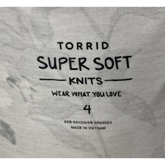 Torrid NWT Victorian Floral Surplice Top Super Soft Knits Long Sleeve Size 4 - Picture 8 of 10